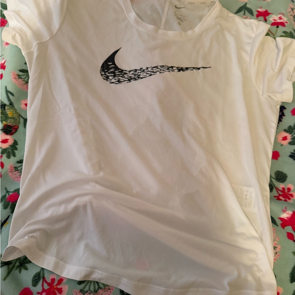 Nike women’s White T-Shirt